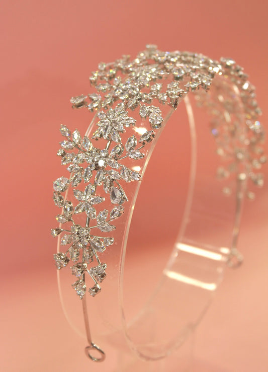 Leslie diadema de piedras