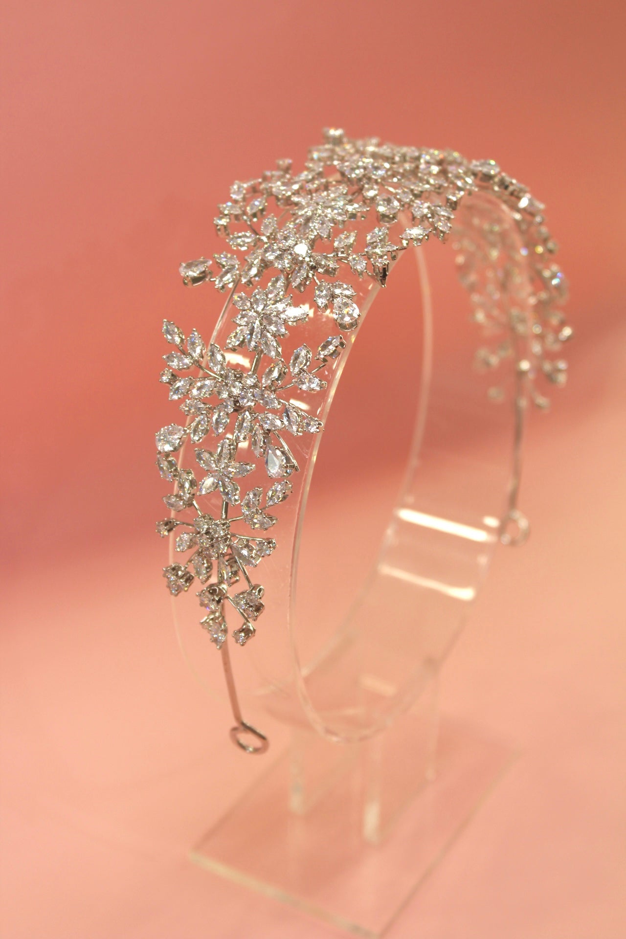 Leslie diadema de piedras