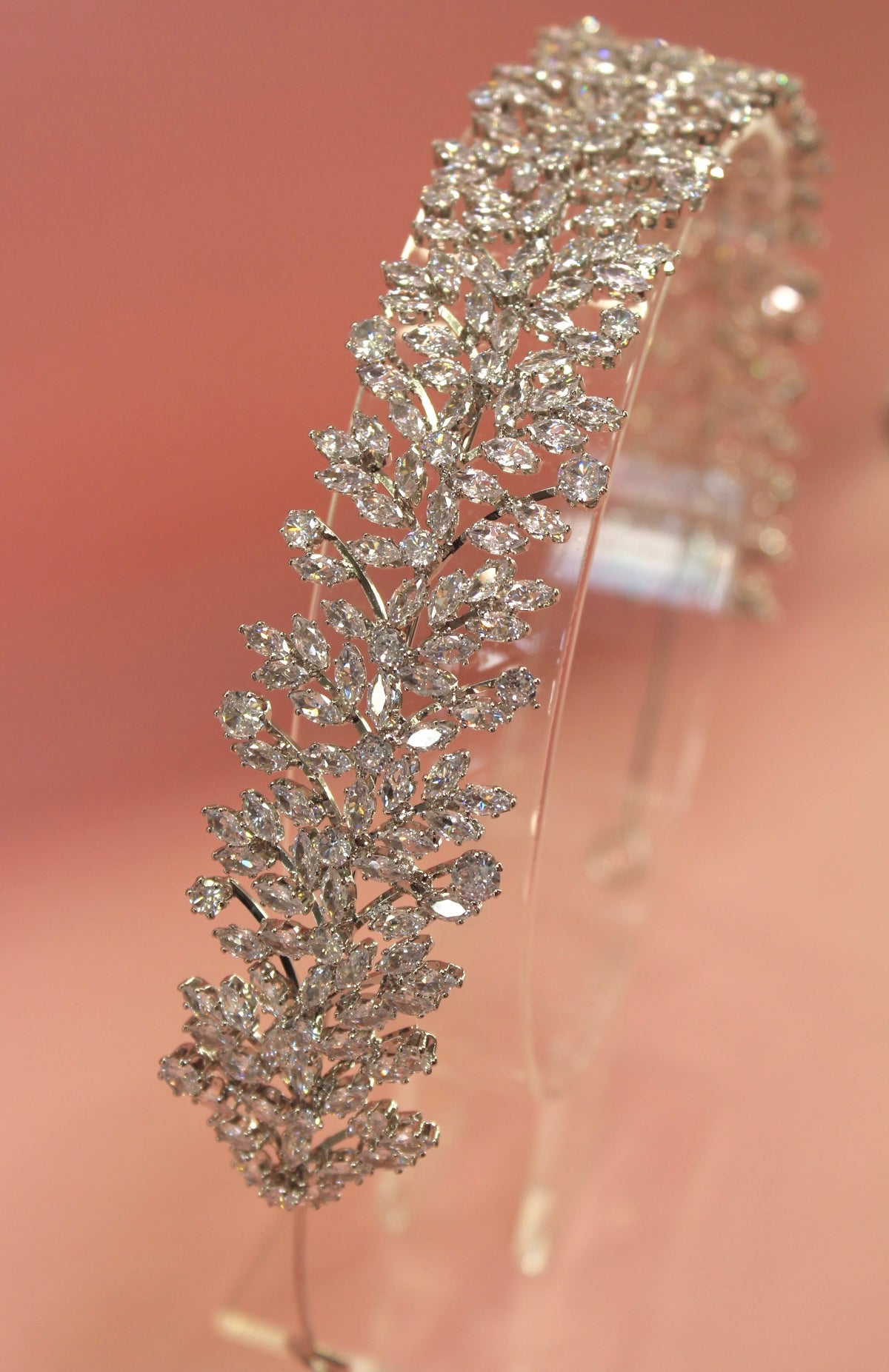 Lineth diadema de cristal